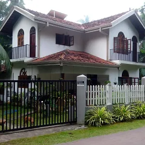 Bed & Breakfast Le Meridien For Foreign Travelers, Negombo